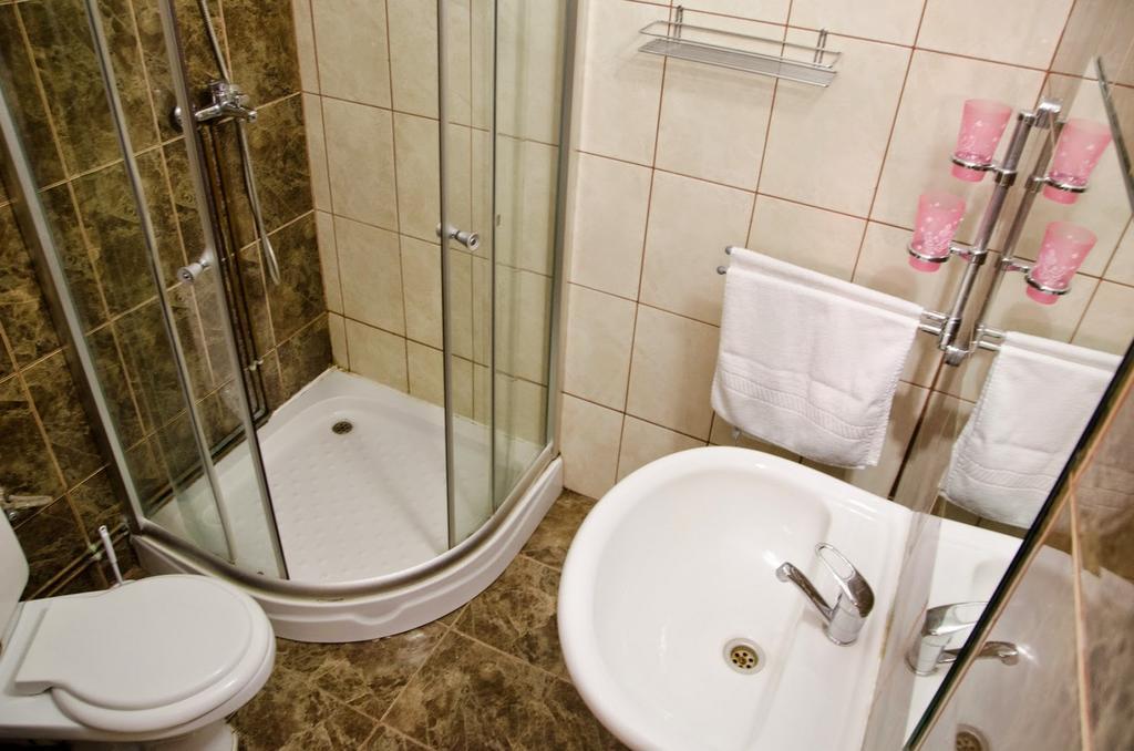 Pensiunea Happy Inn Vatra Dornei Kamer foto